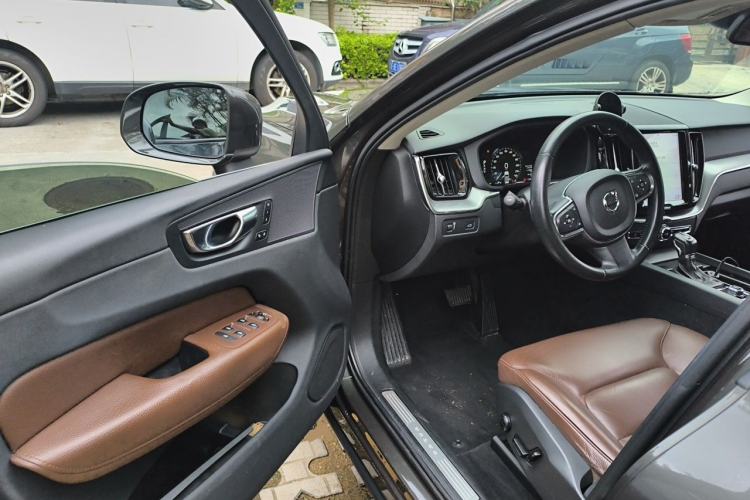 Used Volvo XC60 2019 T5 4x4 Smart Edition China V Standard Driver Seat