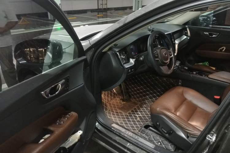 Used Volvo XC60 2019 T5 4x4 Smart Edition China V Standard Driver Seat