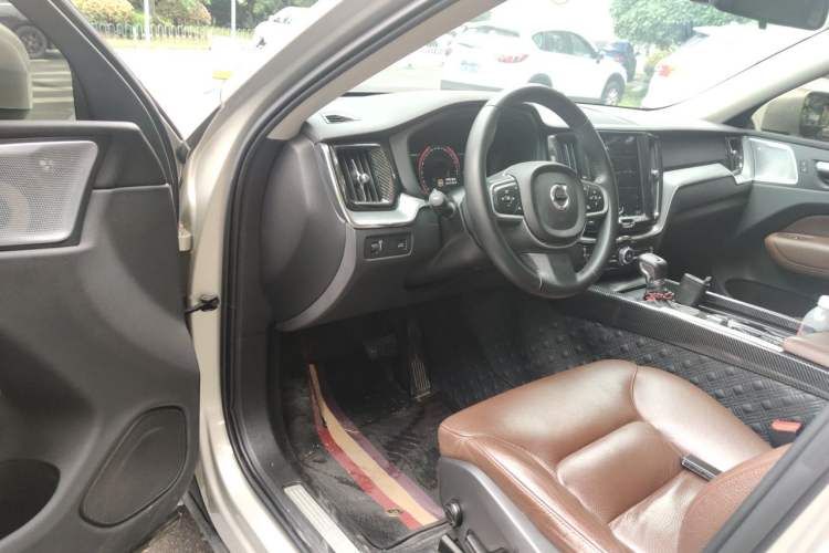 Used Volvo XC60 2019 T5 4x4 Smart Edition China V Standard Driver Seat