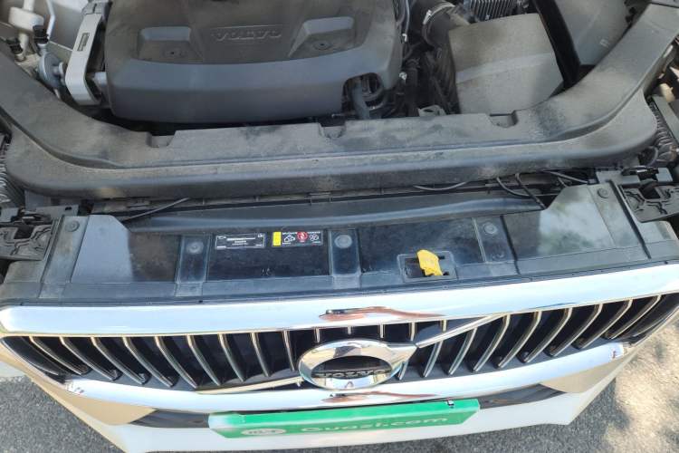 Used Volvo XC60 2019 T5 4x4 Smart Edition China V Standard Engine Bay