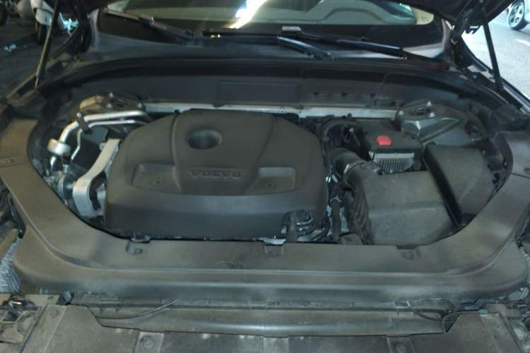 Used Volvo XC60 2019 T5 4x4 Smart Edition China V Standard Engine Bay