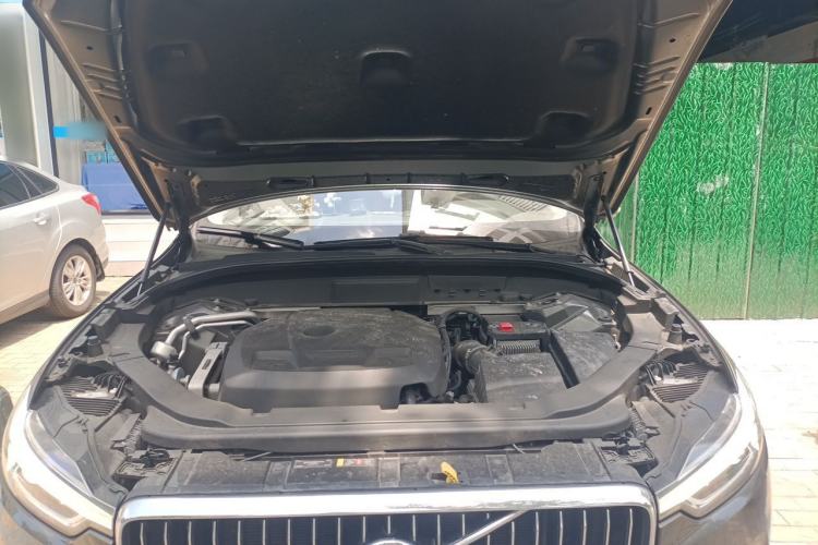 Used Volvo XC60 2019 T5 4x4 Smart & Dynamic Sport Edition China VI Standard Engine Bay