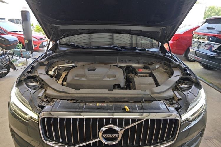 Used Volvo XC60 2019 T5 4x4 Smart Edition China VI Standard Engine Bay