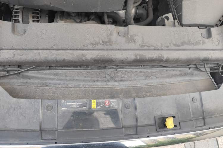 Used Volvo XC60 2019 T5 4x4 Smart Edition China VI Standard Engine Bay