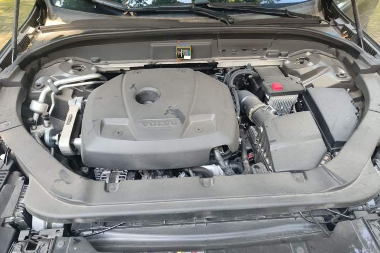 Used Volvo XC60 2019 T5 4x4 Smart Edition China V Standard Engine Bay
