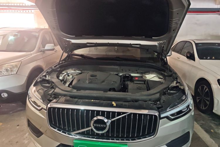 Used Volvo XC60 2019 T5 4x4 Smart Edition China VI Standard Engine Bay