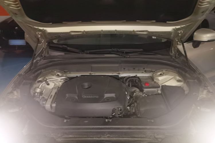 Used Volvo XC60 2019 T5 4x4 Smart Edition China V Standard Engine Bay