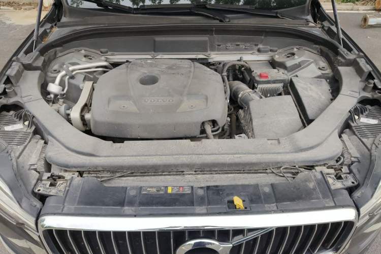 Used Volvo XC60 2019 T5 4x4 Smart Edition China VI Standard Engine Bay