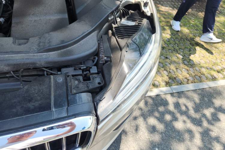 Used Volvo XC60 2019 T5 4x4 Smart Edition China V Standard Engine Bay Left