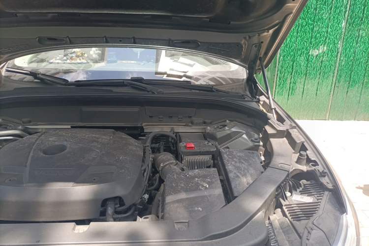 Used Volvo XC60 2019 T5 4x4 Smart & Dynamic Sport Edition China VI Standard Engine Bay Left