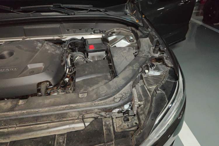 Used Volvo XC60 2019 T5 4x4 Smart Edition China V Standard Engine Bay Left