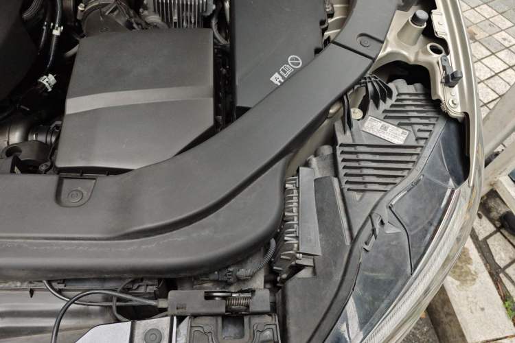 Used Volvo XC60 2019 T5 4x4 Smart Edition China V Standard Engine Bay Left