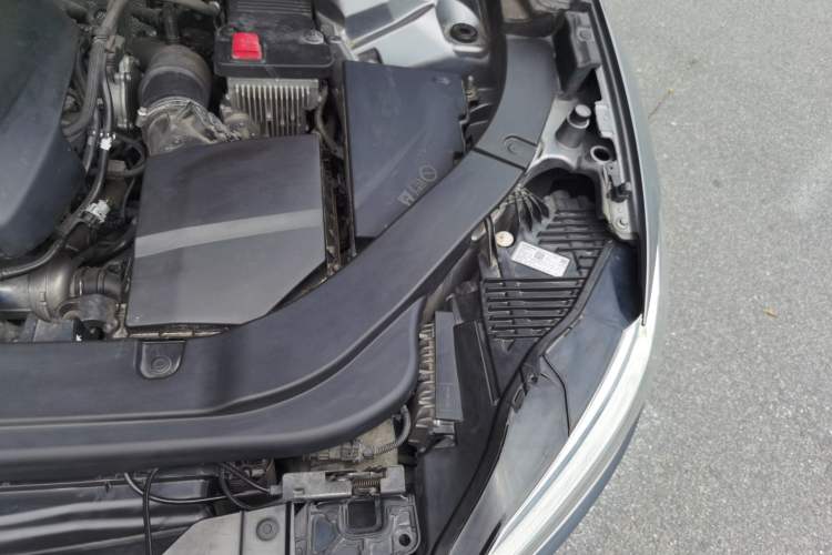 Used Volvo XC60 2019 T5 4x4 Smart Edition China V Standard Engine Bay Left