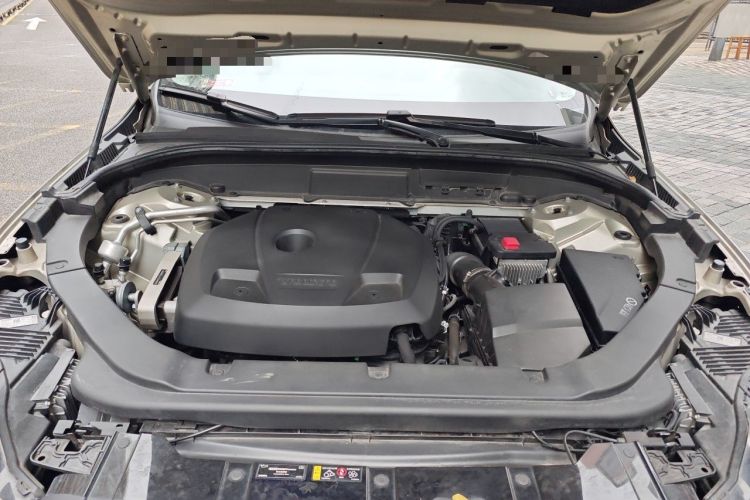 Used Volvo XC60 2019 T5 4x4 Smart Edition China V Standard Engine Bay