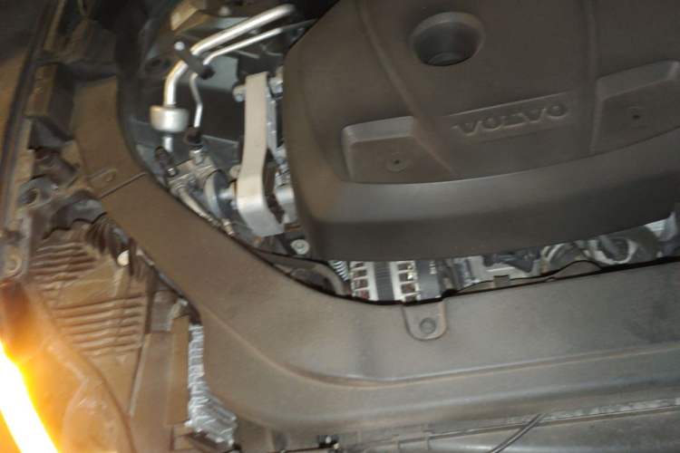Used Volvo XC60 2019 T5 4x4 Smart Edition China V Standard Engine Bay Right