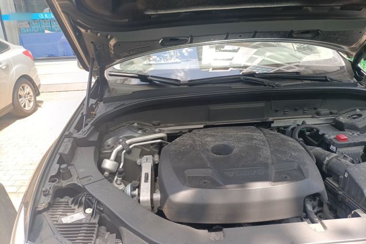 Used Volvo XC60 2019 T5 4x4 Smart & Dynamic Sport Edition China VI Standard Engine Bay Right