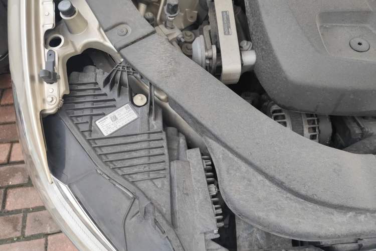 Used Volvo XC60 2019 T5 4x4 Smart Edition China VI Standard Engine Bay Right