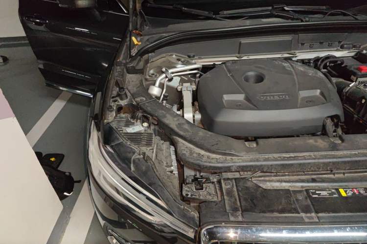 Used Volvo XC60 2019 T5 4x4 Smart Edition China V Standard Engine Bay Right