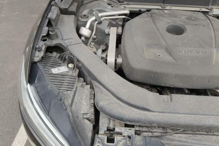 Used Volvo XC60 2019 T5 4x4 Smart Edition China VI Standard Engine Bay Right