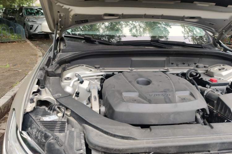 Used Volvo XC60 2019 T5 4x4 Smart Edition China V Standard Engine Bay Right