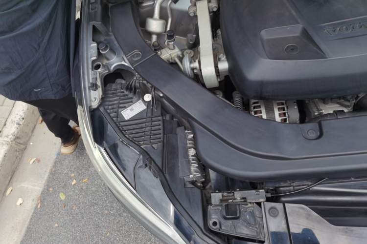 Used Volvo XC60 2019 T5 4x4 Smart Edition China V Standard Engine Bay Right