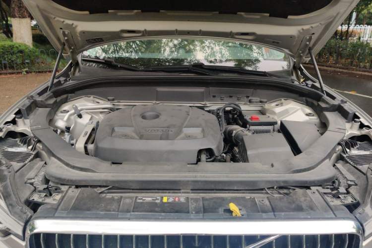 Used Volvo XC60 2019 T5 4x4 Smart Edition China V Standard Engine Bay