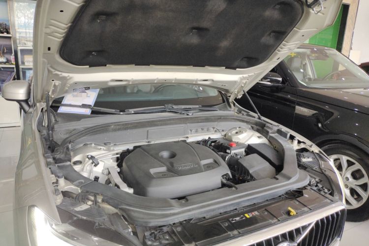 Used Volvo XC60 2019 T5 4x4 Smart Edition China V Standard Engine Bay