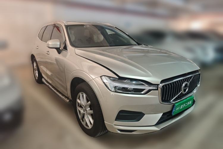Used Volvo XC60 2019 T5 4x4 Smart Edition China VI Standard Front Right 45 Deg