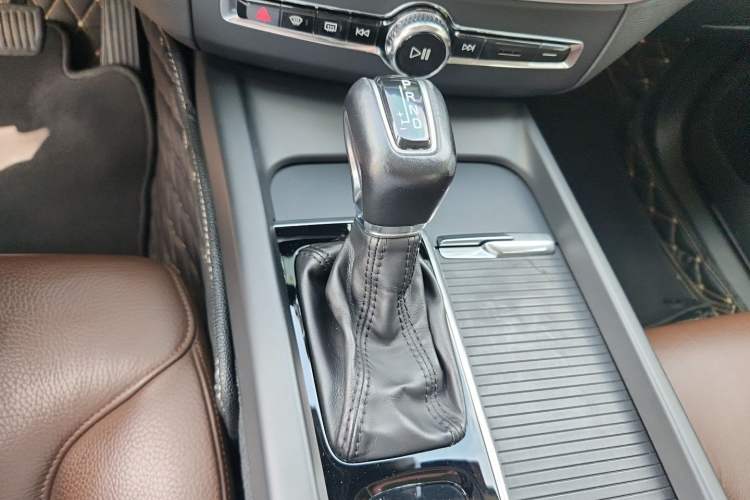 Used Volvo XC60 2019 T5 4x4 Smart Edition China V Standard Gear Lever