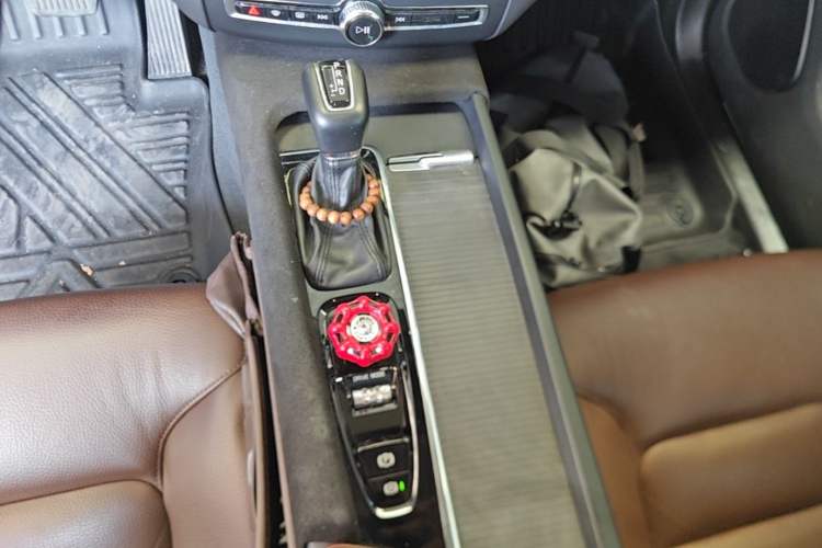 Used Volvo XC60 2019 T5 4x4 Smart Edition China VI Standard Gear Lever