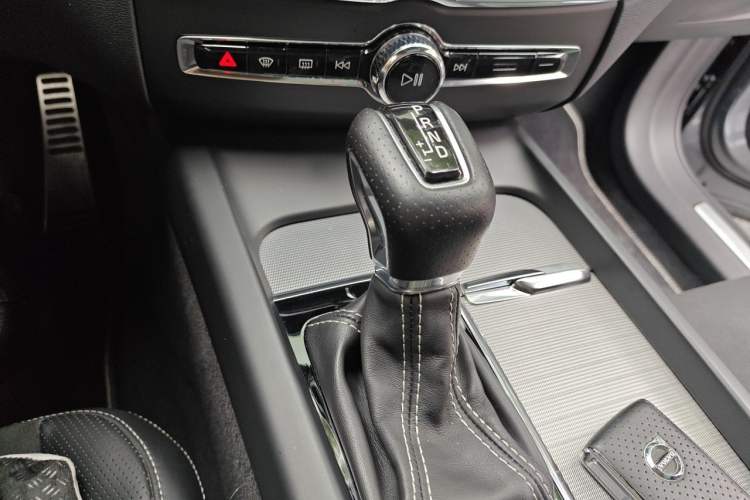 Used Volvo XC60 2019 T5 4x4 Zhiyuan Sport Edition China V Standard Gear Lever