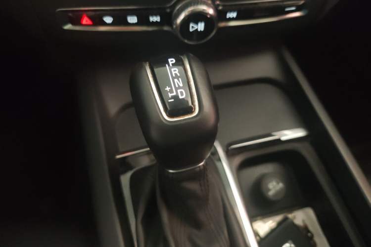 Used Volvo XC60 2019 T5 4x4 Smart Edition China VI Standard Gear Lever