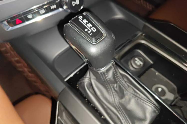 Used Volvo XC60 2019 T5 4x4 Smart Edition China V Standard Gear Lever