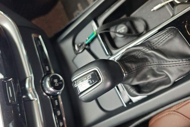 Used Volvo XC60 2019 T5 4x4 Smart Edition China V Standard Gear Lever