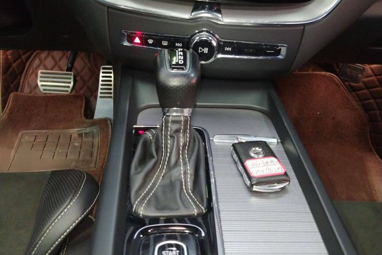 Used Volvo XC60 2019 T5 4x4 Zhiyuan Sport Edition China V Standard Gear Lever
