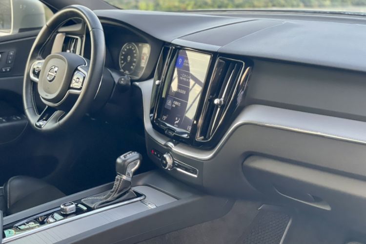 Used Volvo XC60 2019 T5 4x4 Zhiyuan Sport Edition China V Standard Interior 2