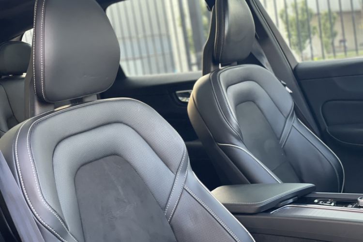 Used Volvo XC60 2019 T5 4x4 Zhiyuan Sport Edition China V Standard Interior 4