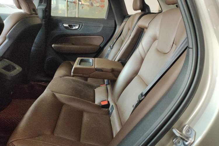 Used Volvo XC60 2019 T5 4x4 Smart Edition China V Standard Interior 4