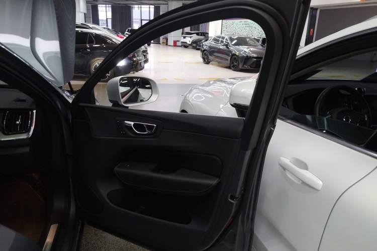 Used Volvo XC60 2019 T5 4x4 Zhiyuan Sport Edition China V Standard Interior 5