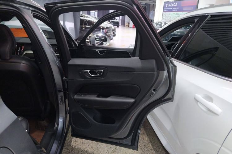 Used Volvo XC60 2019 T5 4x4 Zhiyuan Sport Edition China V Standard Interior 6