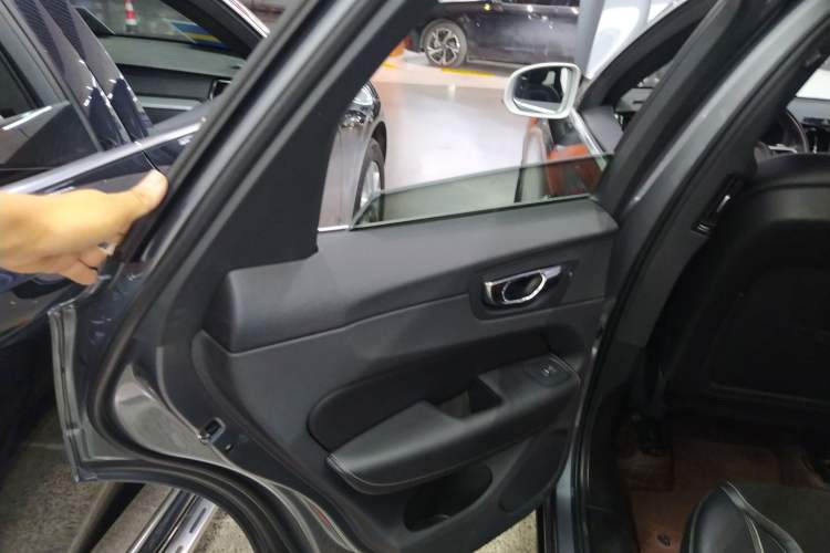 Used Volvo XC60 2019 T5 4x4 Zhiyuan Sport Edition China V Standard Interior 8