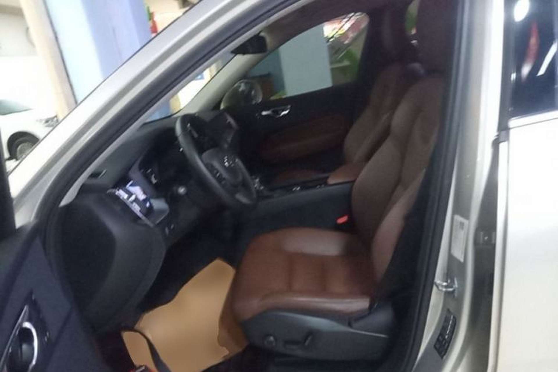 Used Volvo XC60 2019 T5 4x4 Smart Edition China VI Standard Left Front Seat