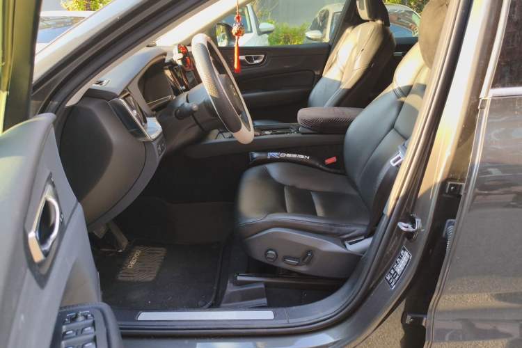 Used Volvo XC60 2019 T5 4x4 Smart Edition China V Standard Left Front Seat