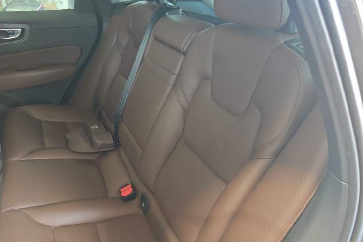 Used Volvo XC60 2019 T5 4x4 Smart Edition China VI Standard Left Rear Seat