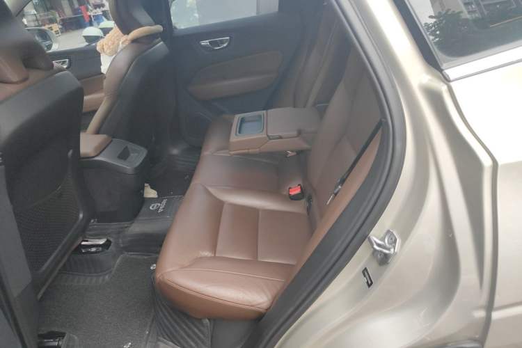 Used Volvo XC60 2019 T5 4x4 Smart Edition China VI Standard Left Rear Seat