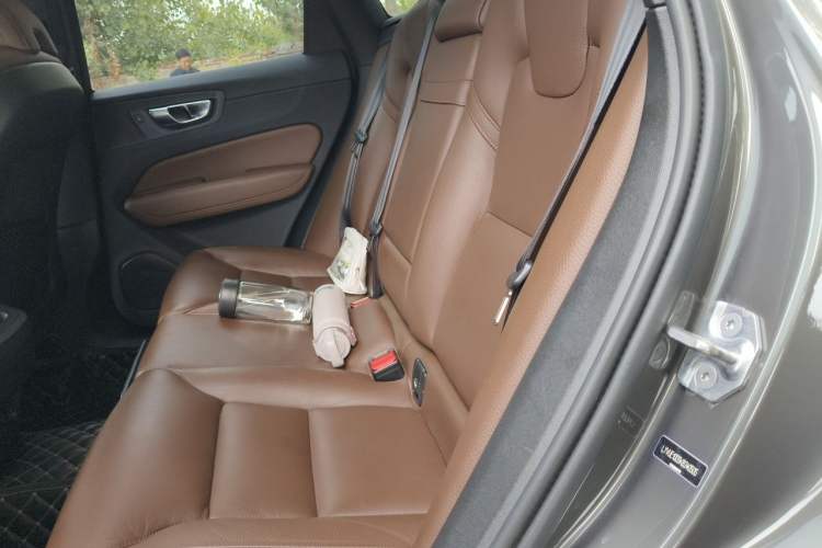 Used Volvo XC60 2019 T5 4x4 Smart Edition China VI Standard Left Rear Seat