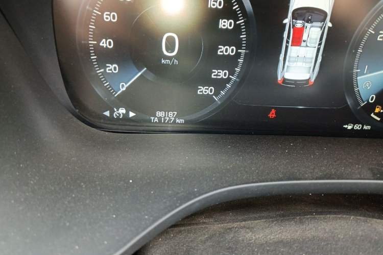 Used Volvo XC60 2019 T5 4x4 Smart Edition China V Standard Odometer Close Up