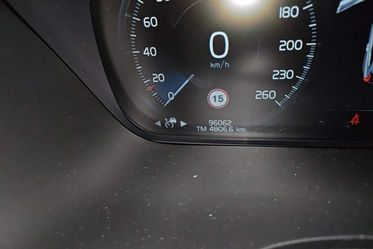 Used Volvo XC60 2019 T5 4x4 Smart Edition China V Standard Odometer Close Up