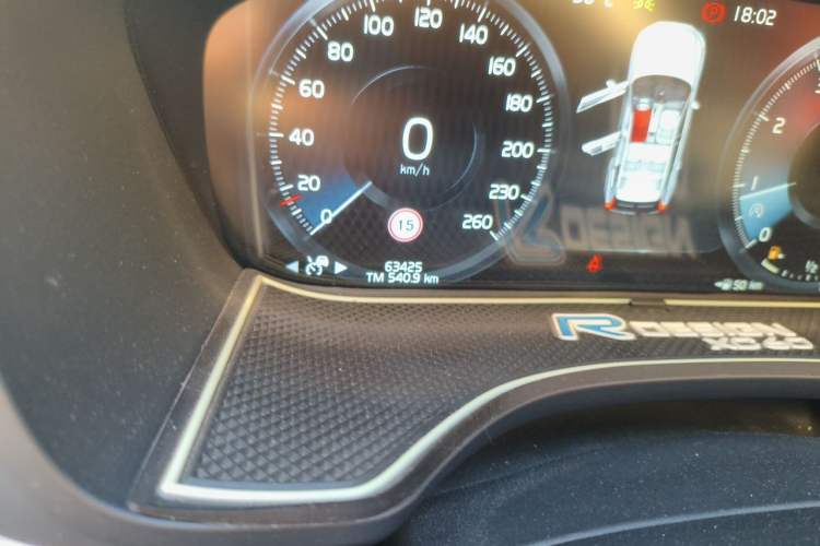 Used Volvo XC60 2019 T5 4x4 Smart Edition China V Standard Odometer Close Up