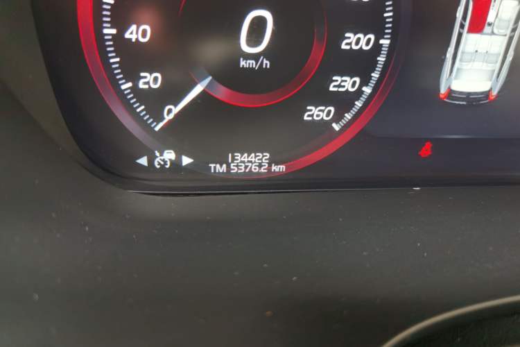 Used Volvo XC60 2019 T5 4x4 Smart Edition China V Standard Odometer Close Up